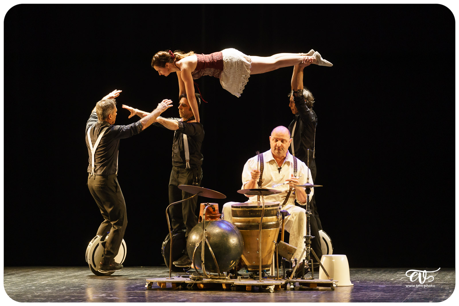 ExCENTRIQUES (CIE LES ACROSTICHES)